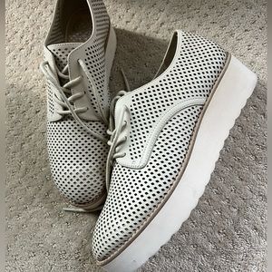 Vince Camuto platform Oxford perforated sneakers